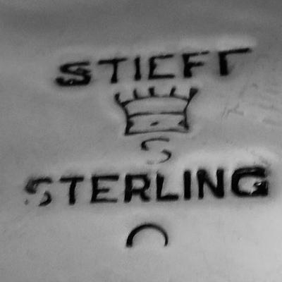 1920 sterling silver heavy ornate box 575 g Reserve set $