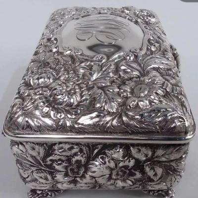 1920 sterling silver heavy ornate box 575 g Reserve set $
