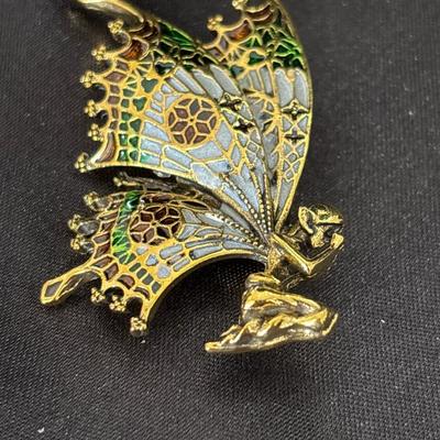 Gold tone angel with wings pin