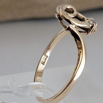 Gold Ring diamond size 9