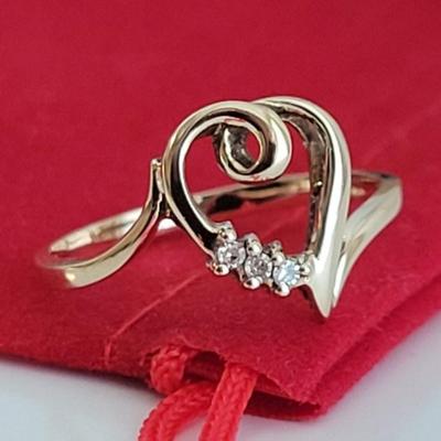 Gold Ring diamond size 9