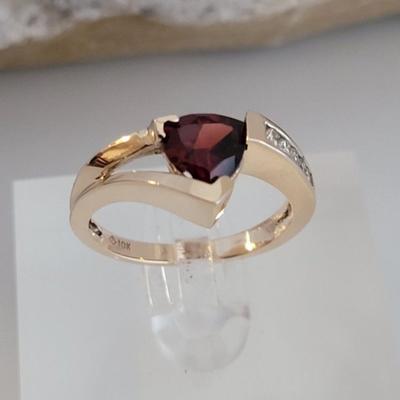 Gold Ring diamond and ruby size 8