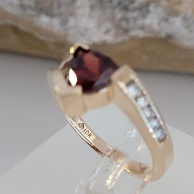 Gold Ring diamond and ruby size 8