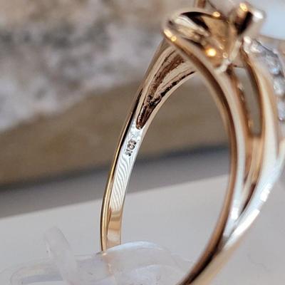 Gold Ring diamond and opal size 7 4.9 g