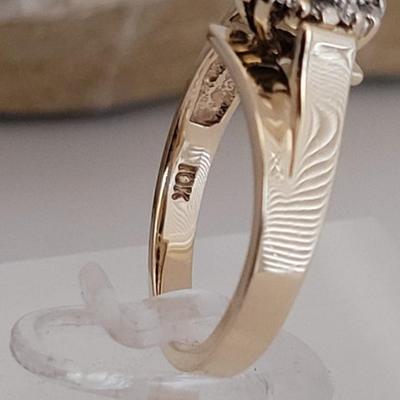 Gold Ring diamond blk onx size 8