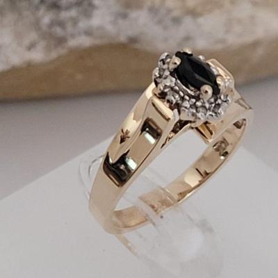 Gold Ring diamond blk onx size 8