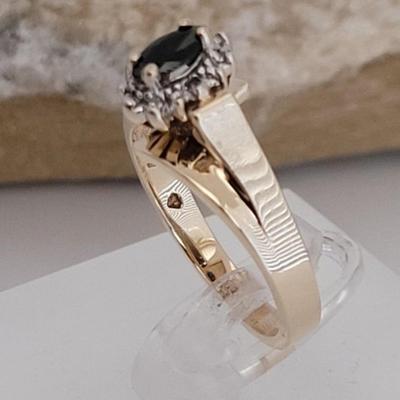 Gold Ring diamond blk onx size 8