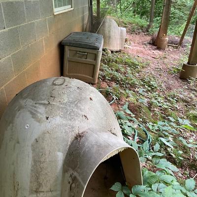 2 Doglu Dog Houses & Storage Bin