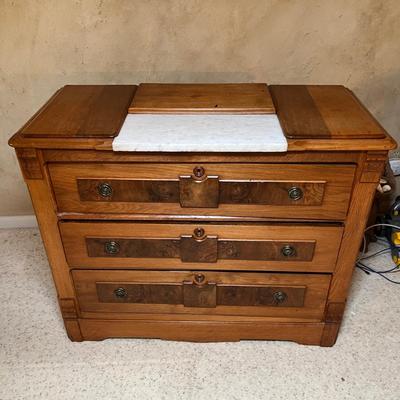 East lake Dresser