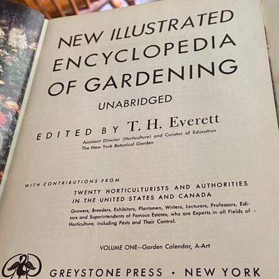 Complete Set of New Illustrated Encyclopedia of Gardening