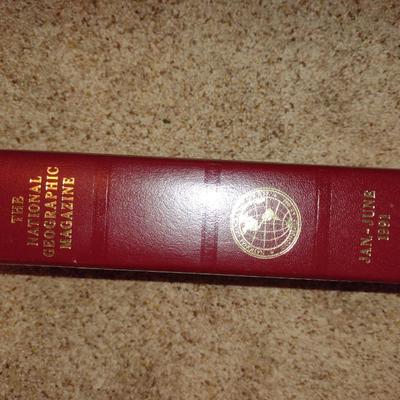 Collection of National Geographic Magazines: Years 1985-2000