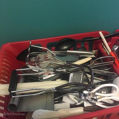 LOT 59- Lot of Miscellaneous Kitchenware 