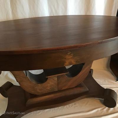 LOT 6 - Beautiful Antique Oval Table