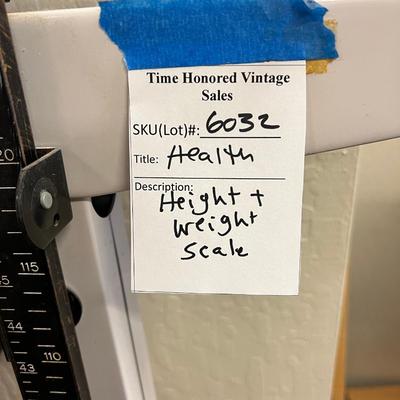 Stand up scale with broken height measure
