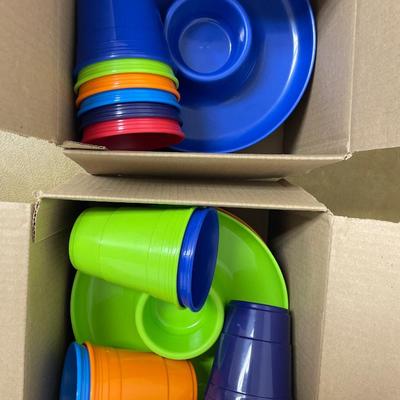 Party plates with cup holders