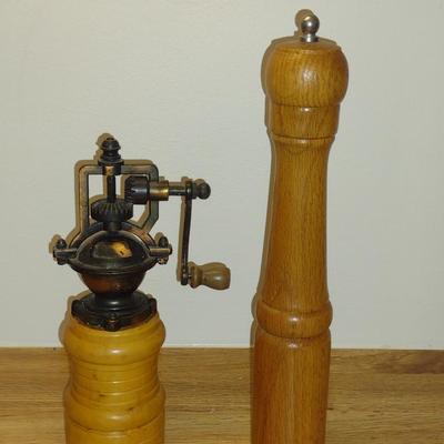 Pair of Hand Grind Wood Post Pepper Mills