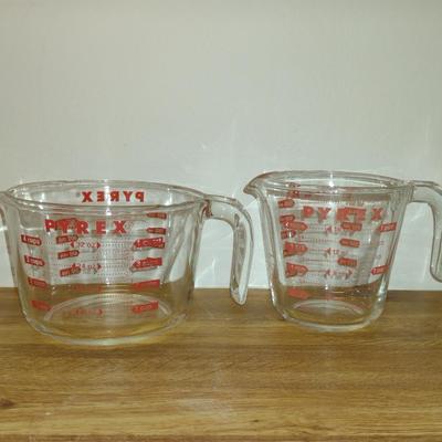 Pair of Pyrex Measuring Cups- One Pint, One Quart Sizes