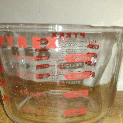 Pair of Pyrex Measuring Cups- One Pint, One Quart Sizes