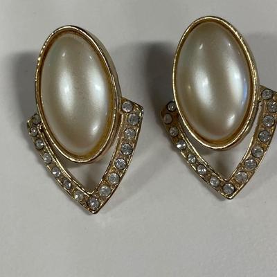 Earrings and brooch set