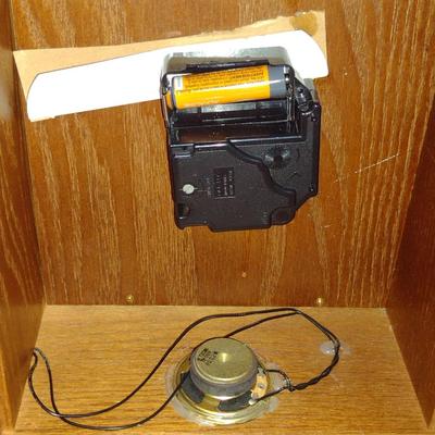 Bulova Wood Case Table Top Clock