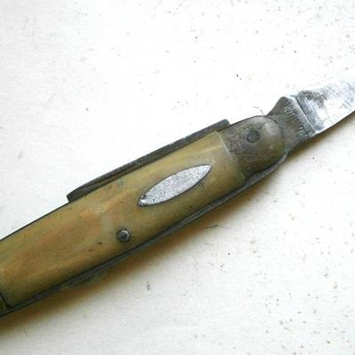 Antique Pocket Knife with Horn Handle