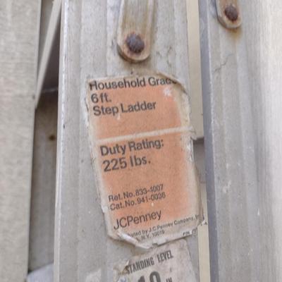 6 Foot Aluminum Ladder- 225 Lb Capacity