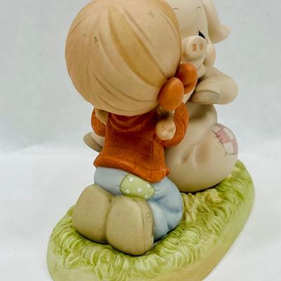 Precious Moments HUG AND KISSES figurine