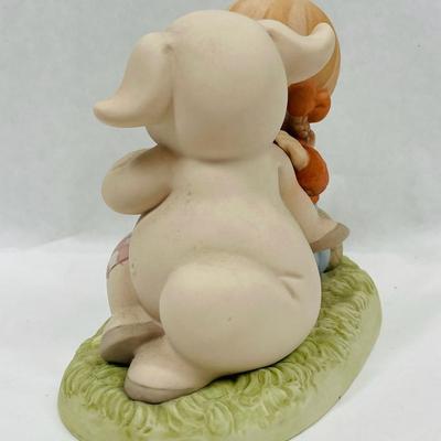 Precious Moments HUG AND KISSES figurine