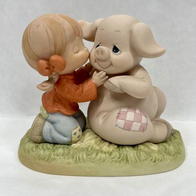 Precious Moments HUG AND KISSES figurine
