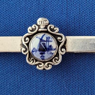 A. Landmeter 1948-1957 835 silver and Delft tie bar Dutch