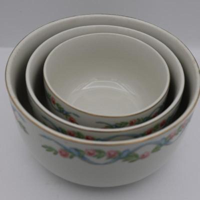 Hall's Superior Quality - Set of (3) Nesting Bowls