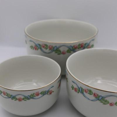 Hall's Superior Quality - Set of (3) Nesting Bowls