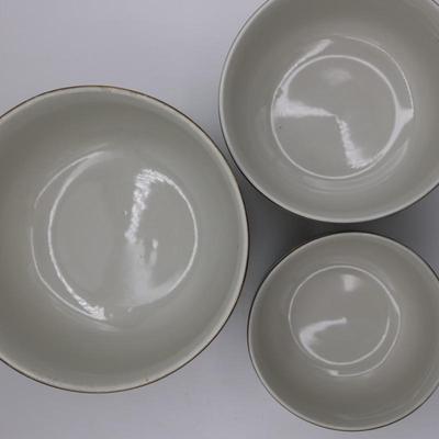 Hall's Superior Quality - Set of (3) Nesting Bowls