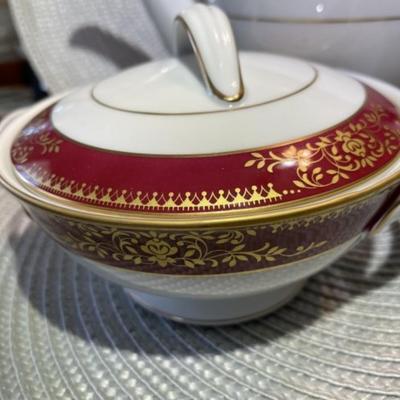 Vintage 3-Piece Noritake Goldmere Pattern Tea Pot, Sugar, & Creamer in Pristine Preowned Condition. (Teapot is 10