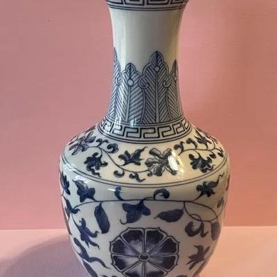 Vintage Chinese Peony Vase 6-Charater Marking w/Double Circles 8" Tall Preowned from an Estate Cleanout in VG Condition as Pictured.