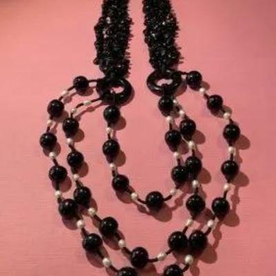 Vintage 20" Layered Look Multi Strand Onyx & Faux Pearl Fashion Necklace w/Button Clasp in VG Preowned Condition.