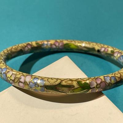 Vintage Asian Cloisonne Fashion Bracelet 1/4" Wide in VG Preowned Condition.