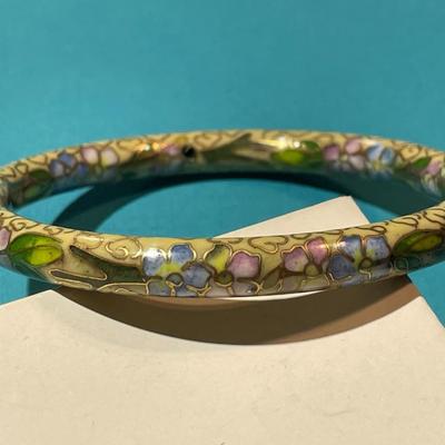 Vintage Asian Cloisonne Fashion Bracelet 1/4" Wide in VG Preowned Condition.