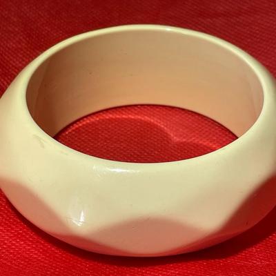 Vintage Monet Cream/Off White Lucite Faceted Chunky Bangle Bracelet Signed 1-1/8" Wide in Good Preowned Condition.