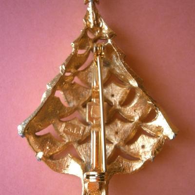 Vintage Christmas Tree Pin signed J.J.