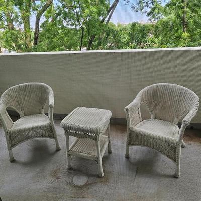 Wicker Patio/Deck Set (2 Chairs and Side table) with cushions