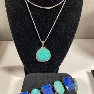 Joan Rivers necklace and bracelet blue set