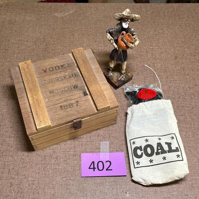 Lot of assorted decor