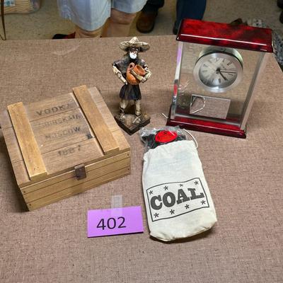 Lot of assorted decor