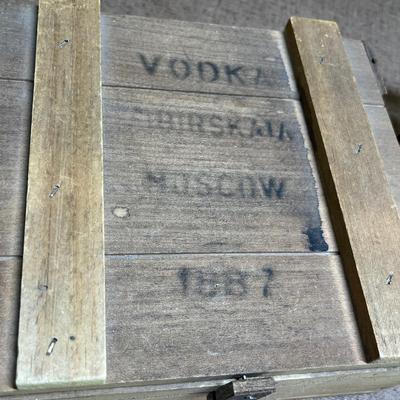 Lot of assorted decor