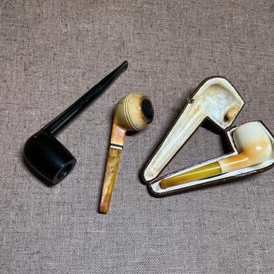 Lot of pipes & pipe case