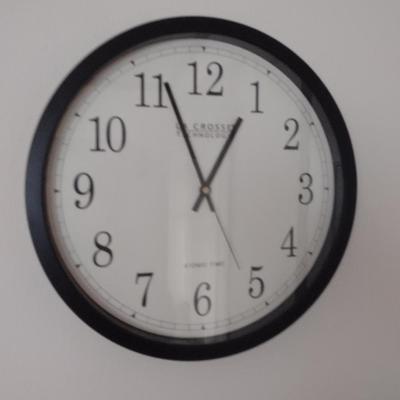 La Crosse Technology Atomic Wall Clock- Approx 13 3/4" in Diameter