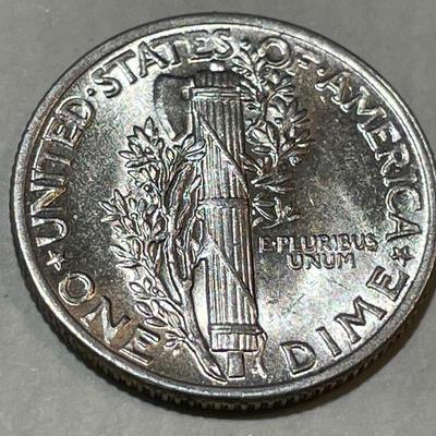 1942-P UNCIRCULATED CONDITION MERCURY SILVER DIME AS PICTURED.