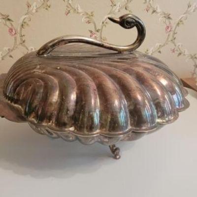 Silver plate clam shell swan $15