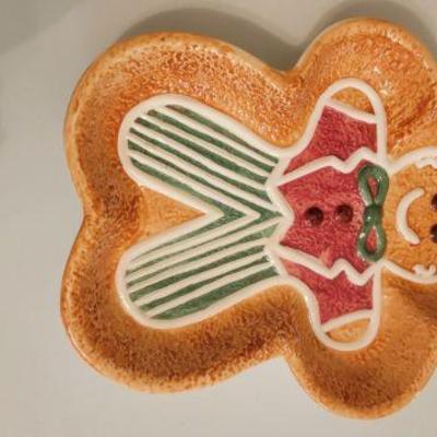 Gingerbread dish $5